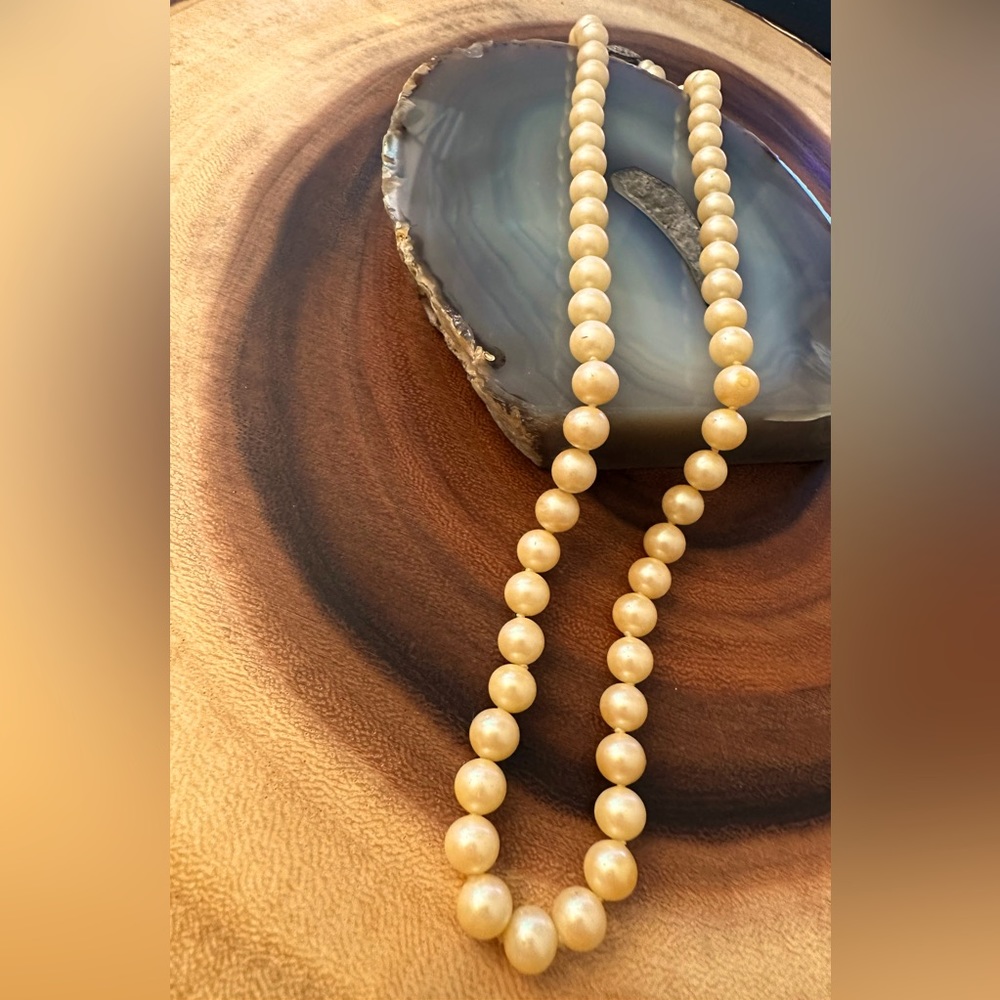 Stunning 1940’s WRC stamped pearl necklace